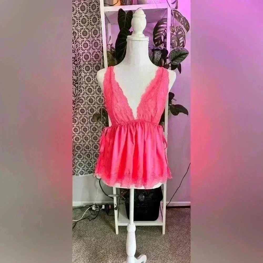 VINTAGE VICTORIA SECRET PINK LACE CAMISOLE TOP SIZE M